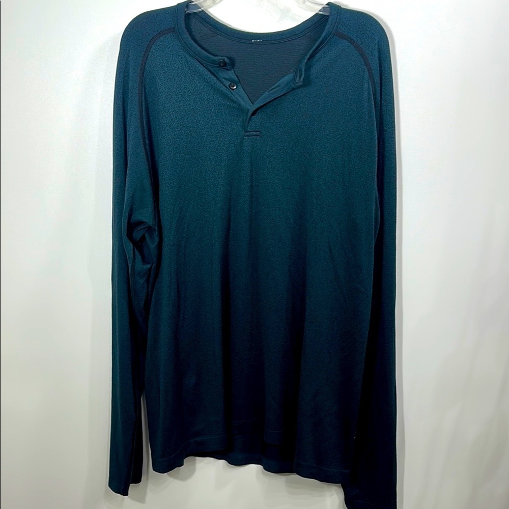 Lululemon Men’s Metal Vent Henley long sleeve shirt size XXL. Blue.